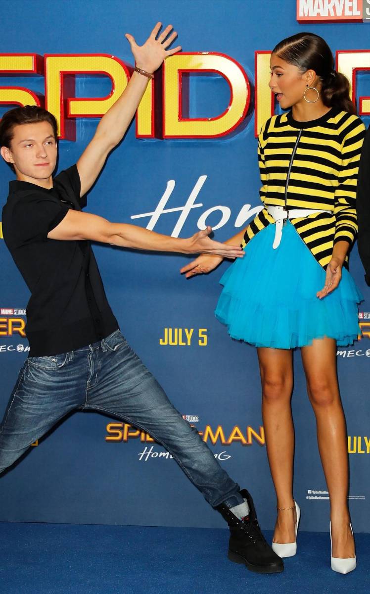 2016: Todo comenzó durante las grabaciones de Spider-Man: Homecoming. Entre jornadas de rodaje, entrevistas y promociones, Tom Holland y Zendaya construyeron una amistad que con el tiempo terminaría convirtiéndose en algo mucho más importante.