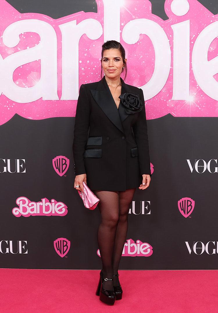 Los looks de América Ferrera en las premieres mundiales de Barbie