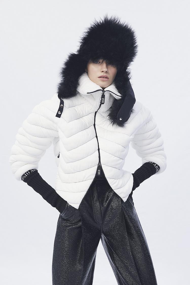 Armani lanza su colección cápsula Neve