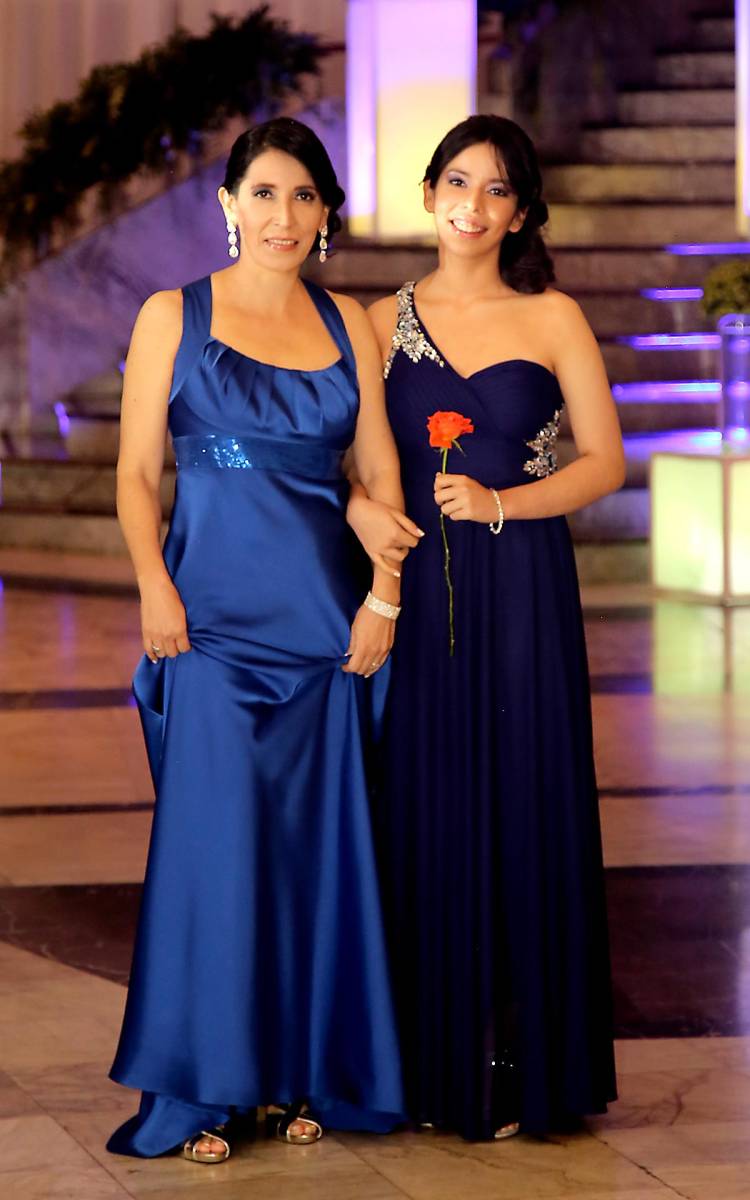Hilma Flores y Valeria Álvarez