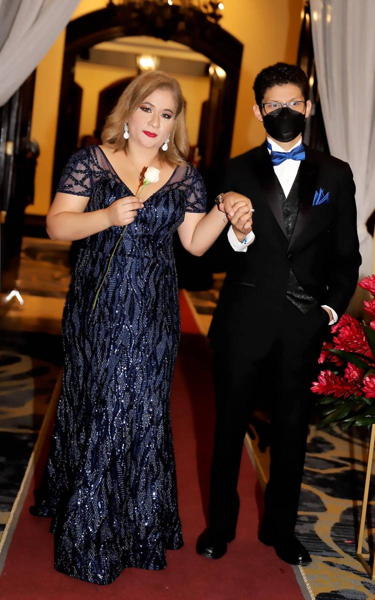 Thesla Pinto y Cesar Andree Vasquez 