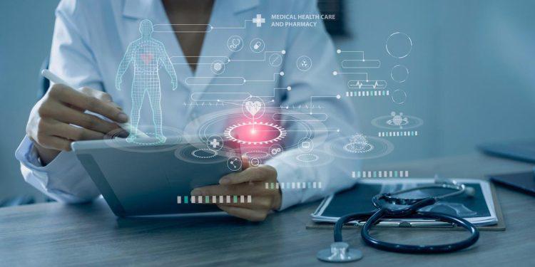 6. CARE es una terapia digital que respalda a pacientes con cáncer en terapia sistémica, sus cuidadores y equipo médico al registrar datos de síntomas en tiempo real. Facilita la comunicación entre pacientes y médicos para decisiones más informadas, mejorando los resultados. Con el tiempo, CARE evolucionará con algoritmos y mediciones más precisas.