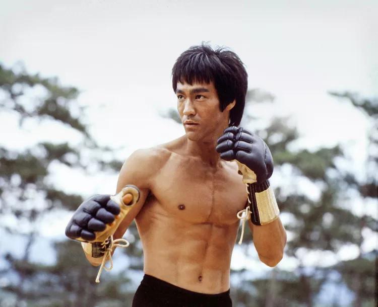 Bruce Lee ,nació durante el año del Dragón