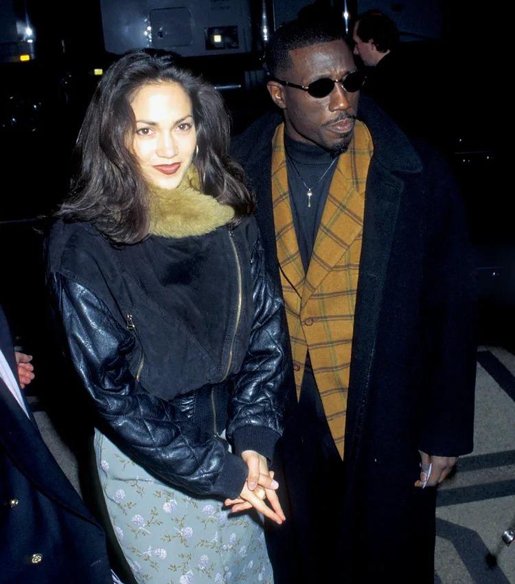 Durante el rodaje de la película “Money Train”, Jennifer López colaboró con Wesley Snipes. A pesar de los intentos de Snipes por iniciar una relación, López lo consideraba únicamente un buen amigo y rechazó todas sus propuestas para salir juntos. Aunque nunca se confirmó si su relación fue más allá de la amistad, la cantante mencionó en una ocasión que Snipes “siempre intentaba coquetear” con ella.