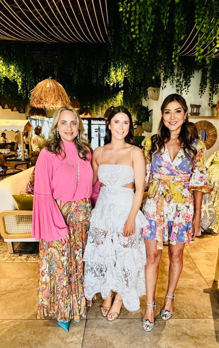 En un ambiente tropical acompañada de sus familiares y amigas se realizó el Bridal Shower en honor a Gabrielle Dabdoub. Las invitadas disfrutaron de un exquisito menú que disfrutaron junto a drinks y una selección de postres