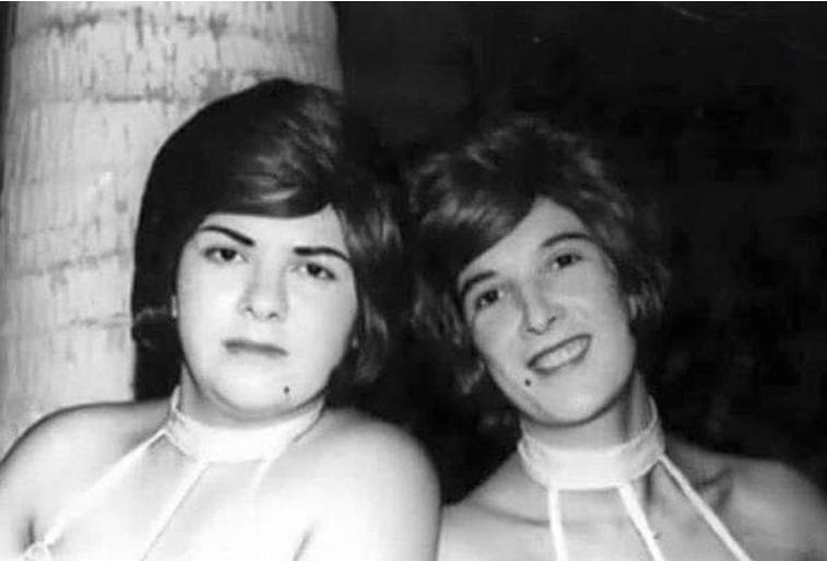 Nacida el 2 de abril de 1947 en Alto Lucero, Veracruz, Paquita enfrentó una infancia marcada por la pobreza. Desde temprana edad, mostró inclinación por la música, participando en festivales escolares donde su voz destacaba. Sin embargo, debido a las limitaciones económicas, solo pudo cursar hasta la educación primaria.