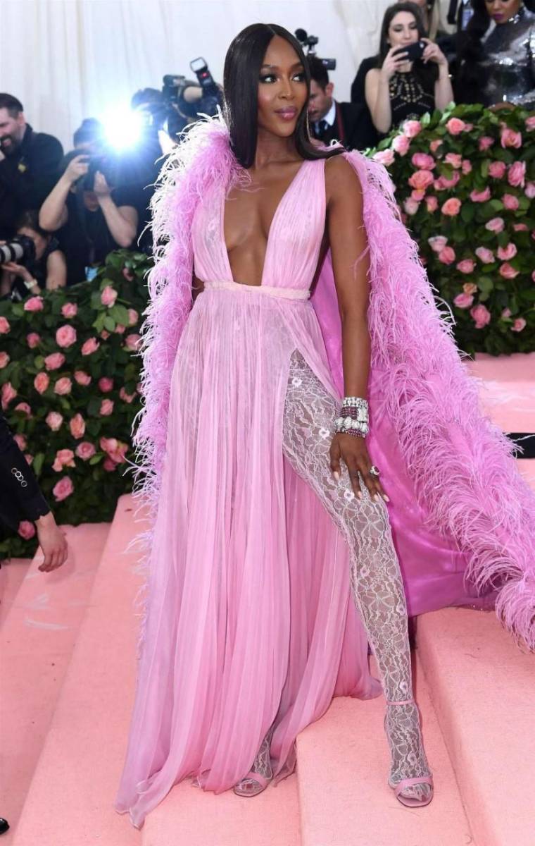 Naomi Campbell: La supermodelo ha asistido a la Met Gala en 11 ocasiones, desde su primera aparición en 1990, hasta su participación el año pasado.