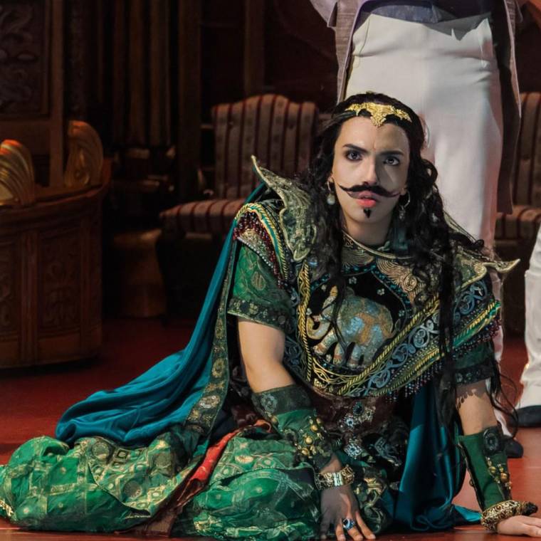 El soprano hondureño Dennis Orellana brilla en los teatros de Viena