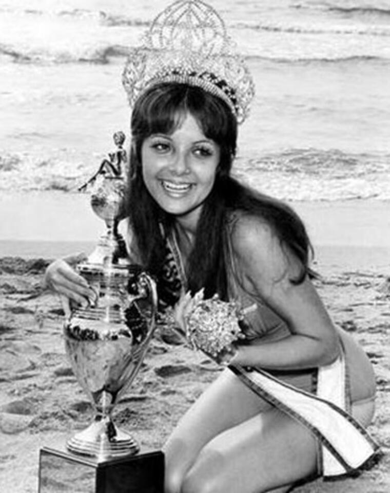 <b>PUERTO RICO</b>La exuberante belleza de este país no es ningún secreto, y las mujeres de esta famosa isla del Caribe han demostrado su impacto en el certamen de Miss Universo. Desde los inicios del concurso, Puerto Rico ha logrado la corona en cinco ocasiones.Marisol Malaret Contreras (1970)Deborah Fátima Carthy Deu (1985)Dayanara Torres Delgado (1993)Denise Marie Quiñones (2001)Zuleyka Jerris Rivera (2006).