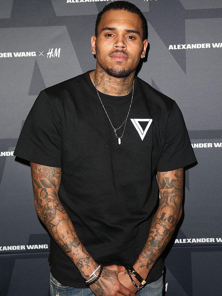 <b>Chris Brown</b>El caso de Chris fue uno de los impactantes. Incluso salieron a la luz imágenes de Rihanna con múltiples hematomas en la cara la boca y ojos hinchados por los golpes que el rapero le propinó.
