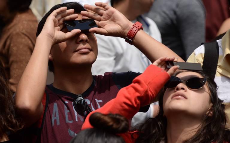 La belleza de un eclipse solar es innegable, pero preservar nuestra vista es aún más importante. Así que, la próxima vez que te enfrentes a este fenómeno celestial, recuerda: protege tus ojos y disfruta del espectáculo de forma segura.