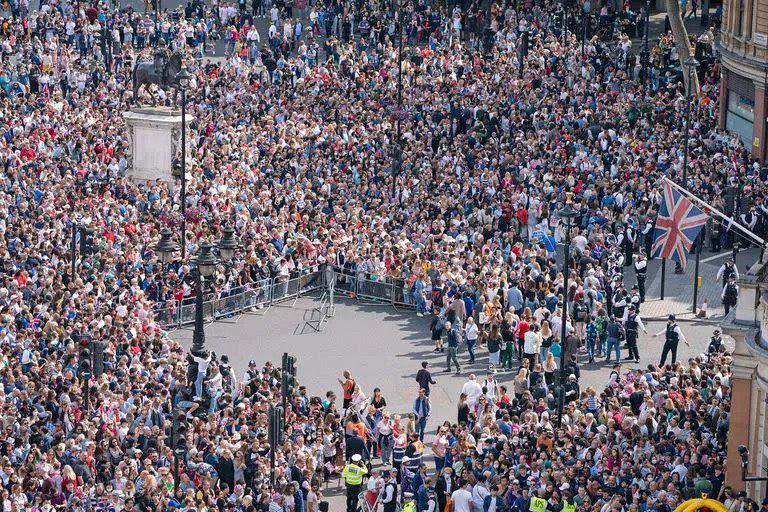 Miles de personas salieron a las calles de Londres para celebrar este acontecimiento histórico. 