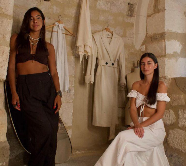 La reconocida diseñadora venezolana Carmelá Osorio, quien trabajó con Ralph Lauren y Calvin Klein, y la creativa española Inés Sainz, fundadoras y directoras de CASONÁ, la firma de lujo sostenible con sede en España, invitada internacional de la IX edición de BAC Estilo Moda.