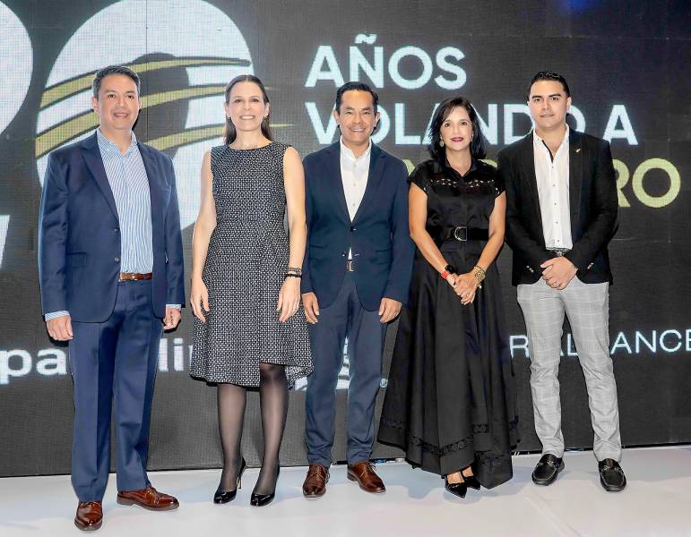 Mario Marroquín, gerente general de Centro América Norte de Copa Airlines; Karen Nanne, gerente de ventas regional de Copa Airlines; Diego Bermúdez, director de ventas general, Ana Morales, coordinadora comercial de Copa Airlines en Honduras y Víctor Medina, ejecutivo de ventas en Copa Airlines.