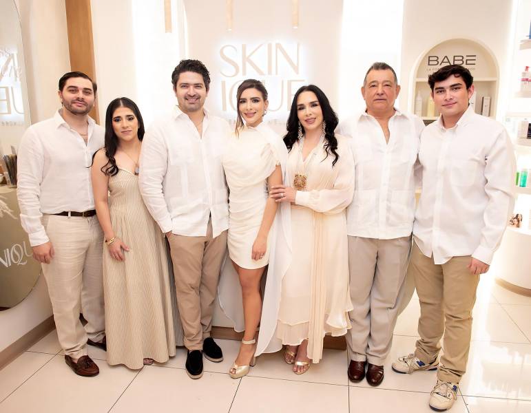 El cuidado de la piel encuentra un nuevo referente en Tegucigalpa con la llegada de Skinique, un espacio diseñado para combinar ciencia, innovación y bienestar en un mismo lugar. La Dra. Ivonne Mayorga celebró la apertura de su segundo centro dermatológico en Honduras, ampliando así la propuesta que inició exitosamente en Choluteca. Con tecnología de vanguardia y un enfoque integral en la salud y belleza de la piel, Skinique abre sus puertas para ofrecer tratamientos especializados y una experiencia personalizada a cada paciente.