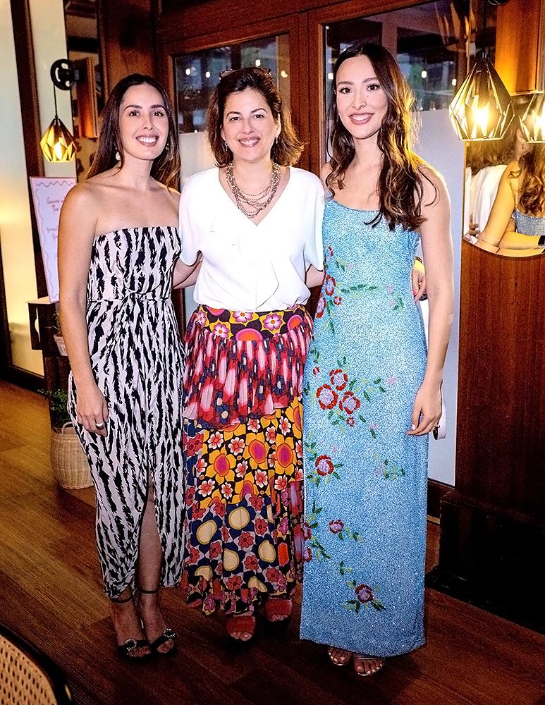 Sofía Vitanza con Caroline y Beatriz Barletta.