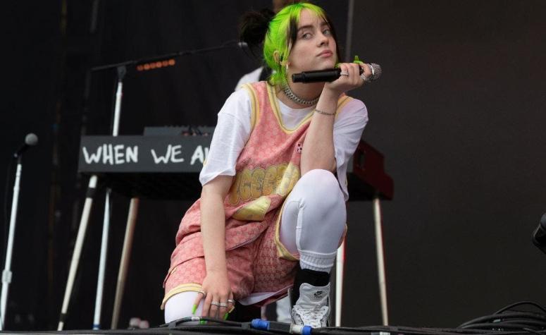 Le robaron un anillo a Billie Eilish durante el show de ACL Festival en 2019 y ella explotó. “Alguien robó mi maldito anillo”, expresó. “Uff, supongo que fue mi culpa. Quédate con esa m*****. Cuídala”.