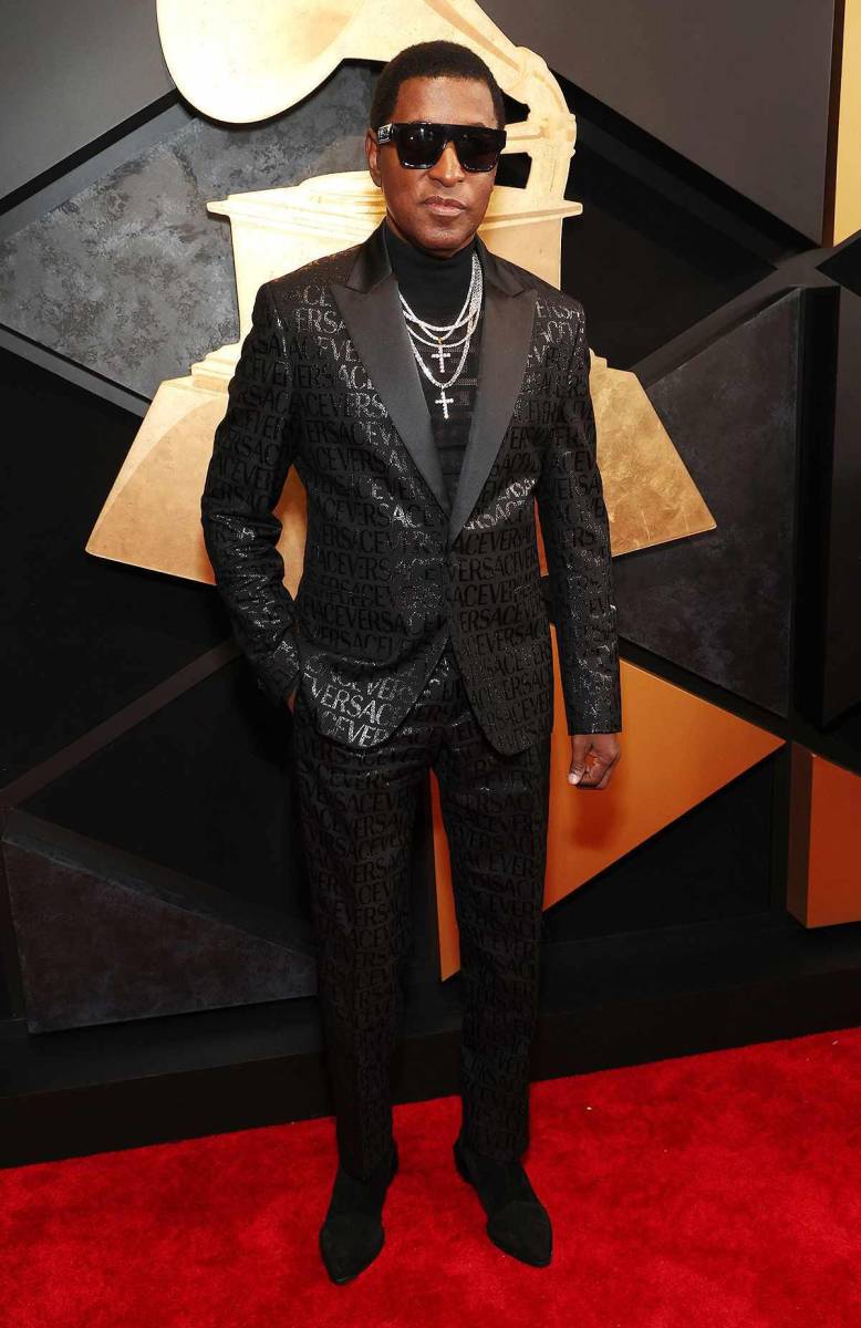 Kenneth Edmonds en Versace.