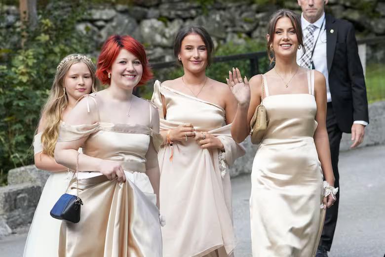 Marta Luisa tiene tres hijos de su matrimonio anterior con el autor y dramaturgo Ari Behn, de quien se divorció en 2017, tras 14 años juntos.