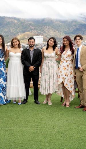 El Senior Brunch 2026 de Honors Academy se celebró en el área social de Distrito Artemisa, en un ambiente elegante y lleno de emoción. Entre risas, abrazos y miradas cargadas de ilusión, los futuros graduandos compartieron un momento especial que marcó el inicio de la recta final de su etapa escolar.