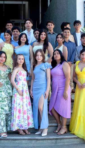 La generación 2026 de la Escuela e Instituto Bilingüe Villas del Campo School,fueron protagonistas de una alegre mañana en el salón Encuentros del hotel Copantl &amp; Convention Center. La reunión de los 32 seniors, transcurrió entre fotos, la degustación de un delicioso desayuno buffet y el entusiasmo de que están a pocos meses de graduarse.