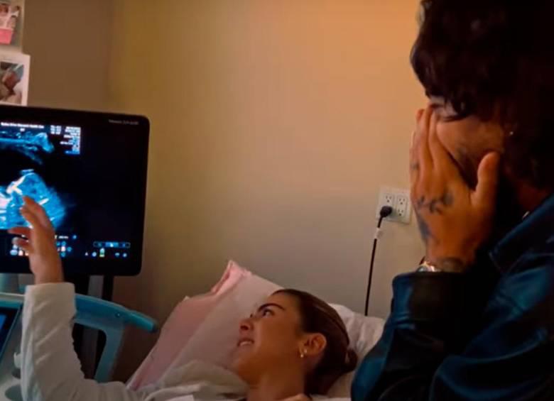 Maluma reservó unos preciosos minutos al cierre de su concierto del jueves en Washington para presentar en primicia el videoclip de “Procura”, donde desveló la emocionante noticia de que está a punto de embarcarse en la aventura de la paternidad junto a su amada pareja, Susana Gómez.