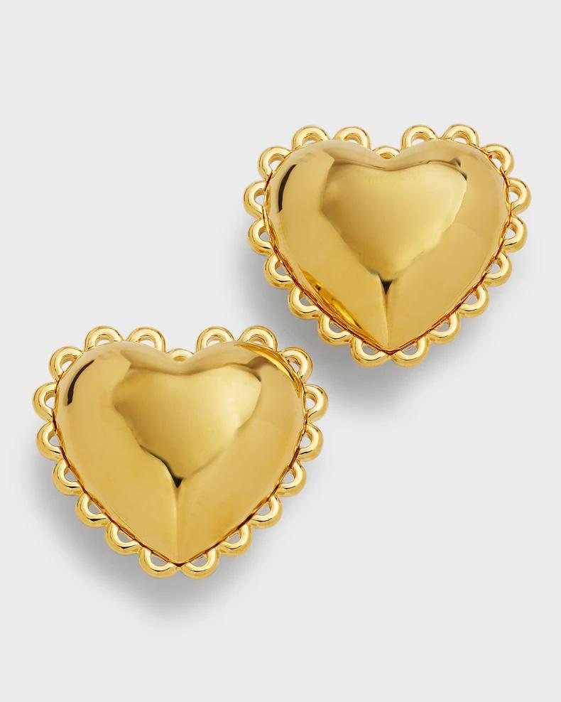 Aretes de botón con forma de corazón chapados en oro