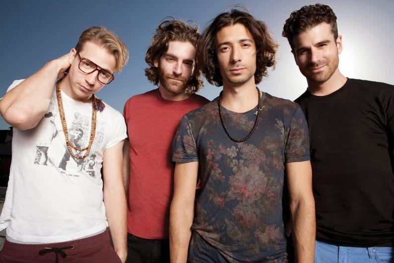 <b>Rude – MAGIC!</b>El primer sencillo de la banda, Rude es una canción del género reggae fussion que a nivel internacional logró encabezar las principales lista de Estados Unidos y Reino Unido. Además de ingresar al top 10 de las listas de canciones más exitosas en Argentina, Australia, Dinamarca, Países Bajos, Suecia y Venezuela.
