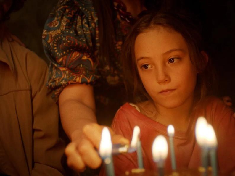 Tótem - 1 de marzo. Sol tiene siete años y hace mucho que no ve a su papá. Al visitarlo por su cumpleaños, el destino la obliga a abrir los ojos ante un cambio inminente. Multipremiada película mexicana.