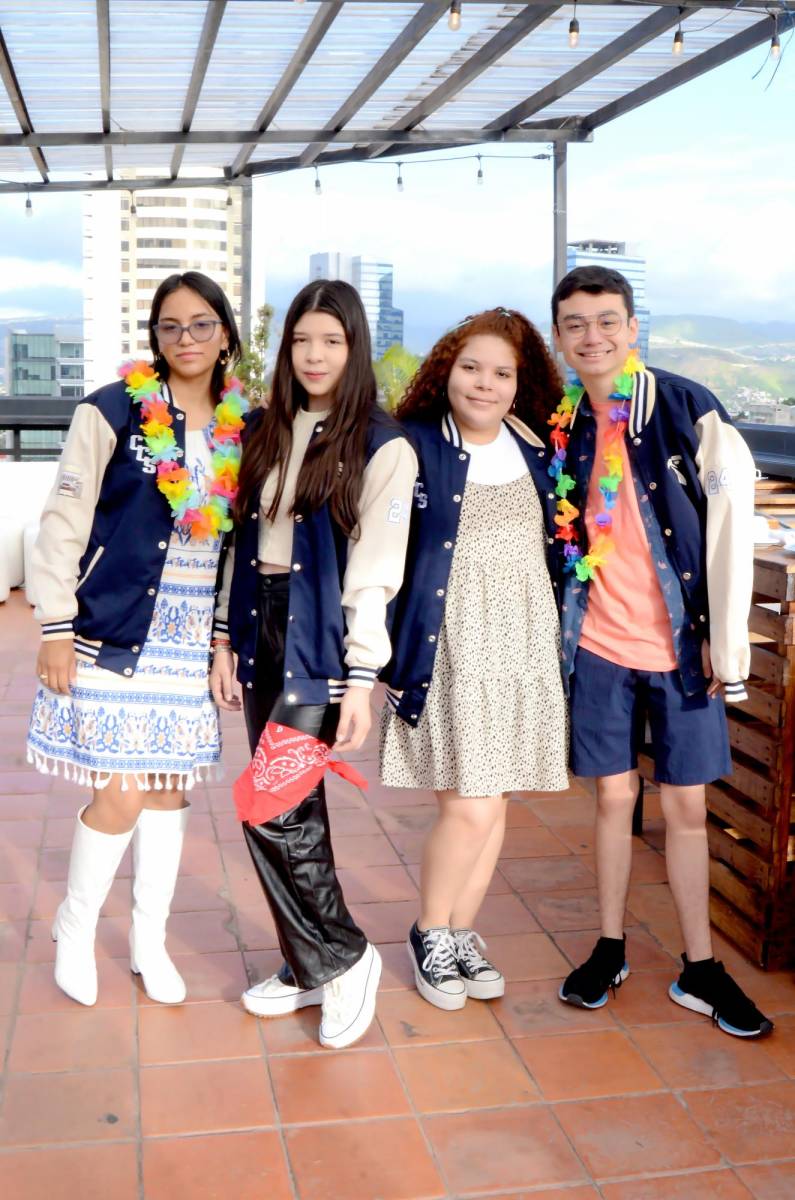 Nataly Acosta, Emily Argueta, Valeria Membreño y Diego Chacón