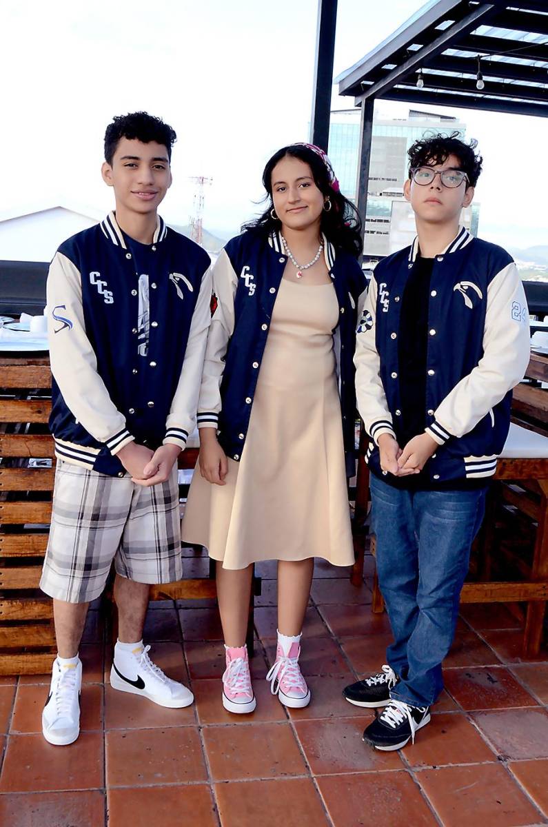Sebastián Avila, Keren Ardon y Jesús Flores