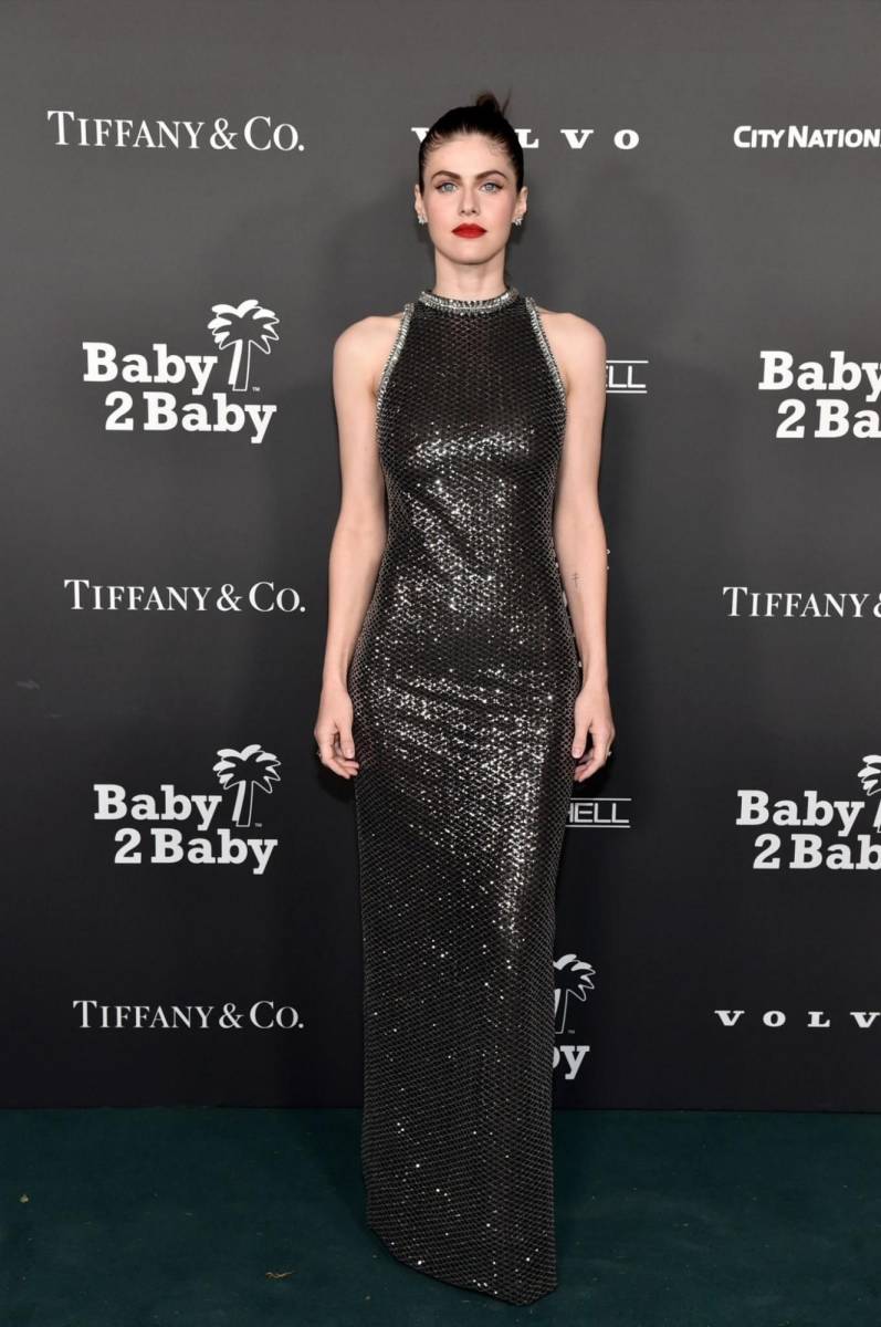 Alexandra Daddario en Monique Lhuillier.