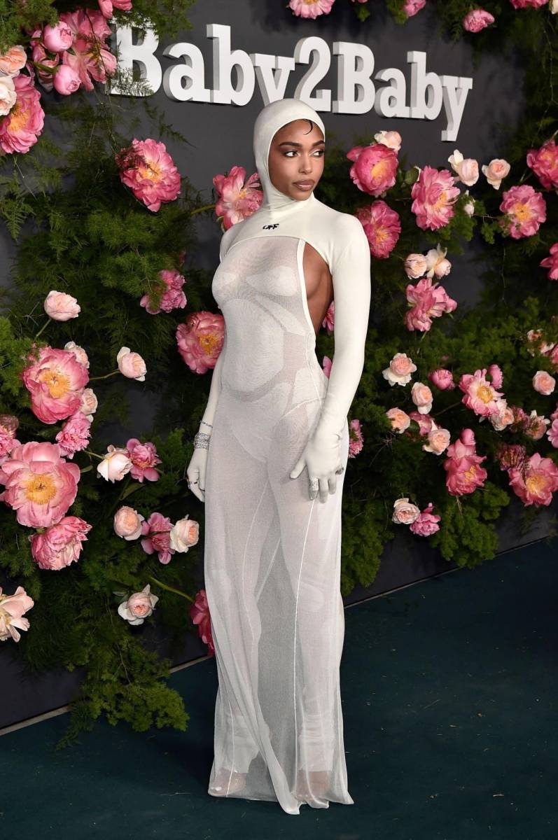 Lori Harvey en Off-White.