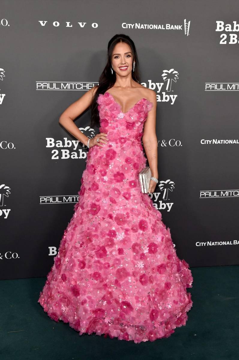 Jessica Alba en Carolina Herrera.
