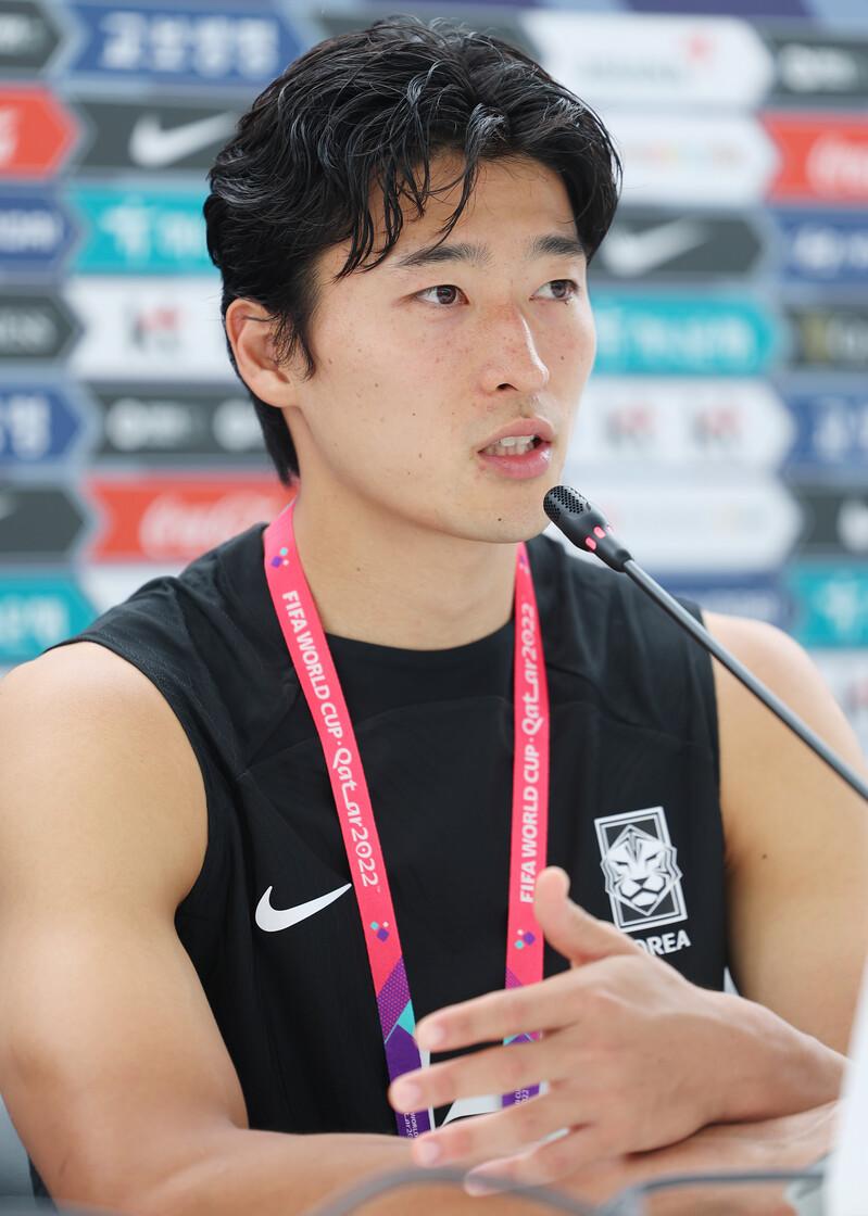Ni qué hablar de este bombón que la rompió en Twitter desde su debut, enamorando por completo a las internautas. Cho Gue-Sung, más conocido en las redes como el 9 de Corea, tiene 24 años y es delantero del Jeonbuk Hyundai Motors de la K League 1 de Corea del Sur. Este es su primer mundial y esperamos verlo en muchos más. No olvidos seguirlo como @whrbtjd. 