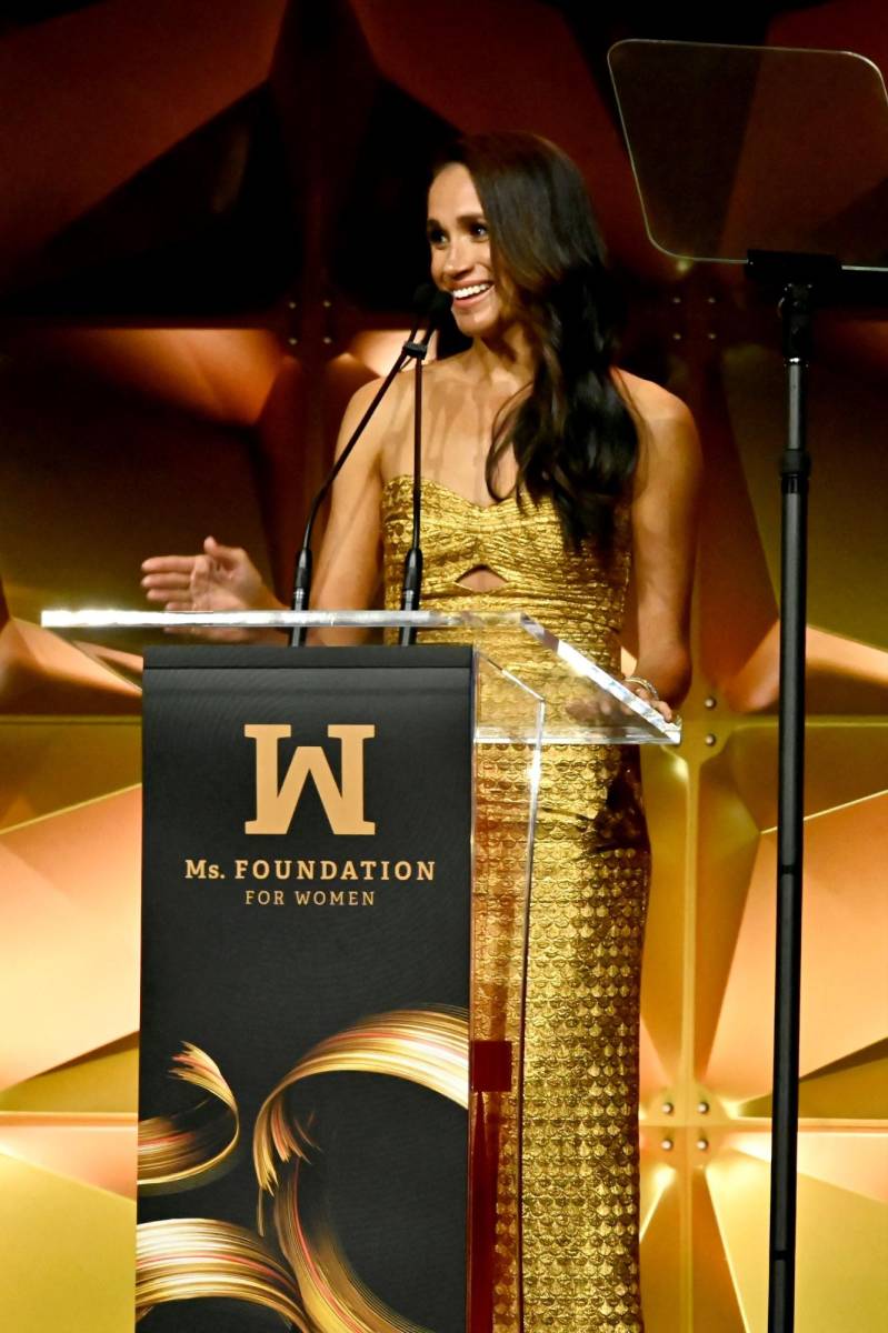 Meghan durante el discurso en el que agradeció el galardón e instó a las mujeres a convertirse en “visionarias de su propia vida” . Markle también aprovechó para agradecer a Steinem todo lo que ha hecho por ella, “gracias por la inspiración que eres, por tu tutoría, tus sabios consejos, tu sentido del humor extraordinariamente descarado y por tu increíble amistad”.