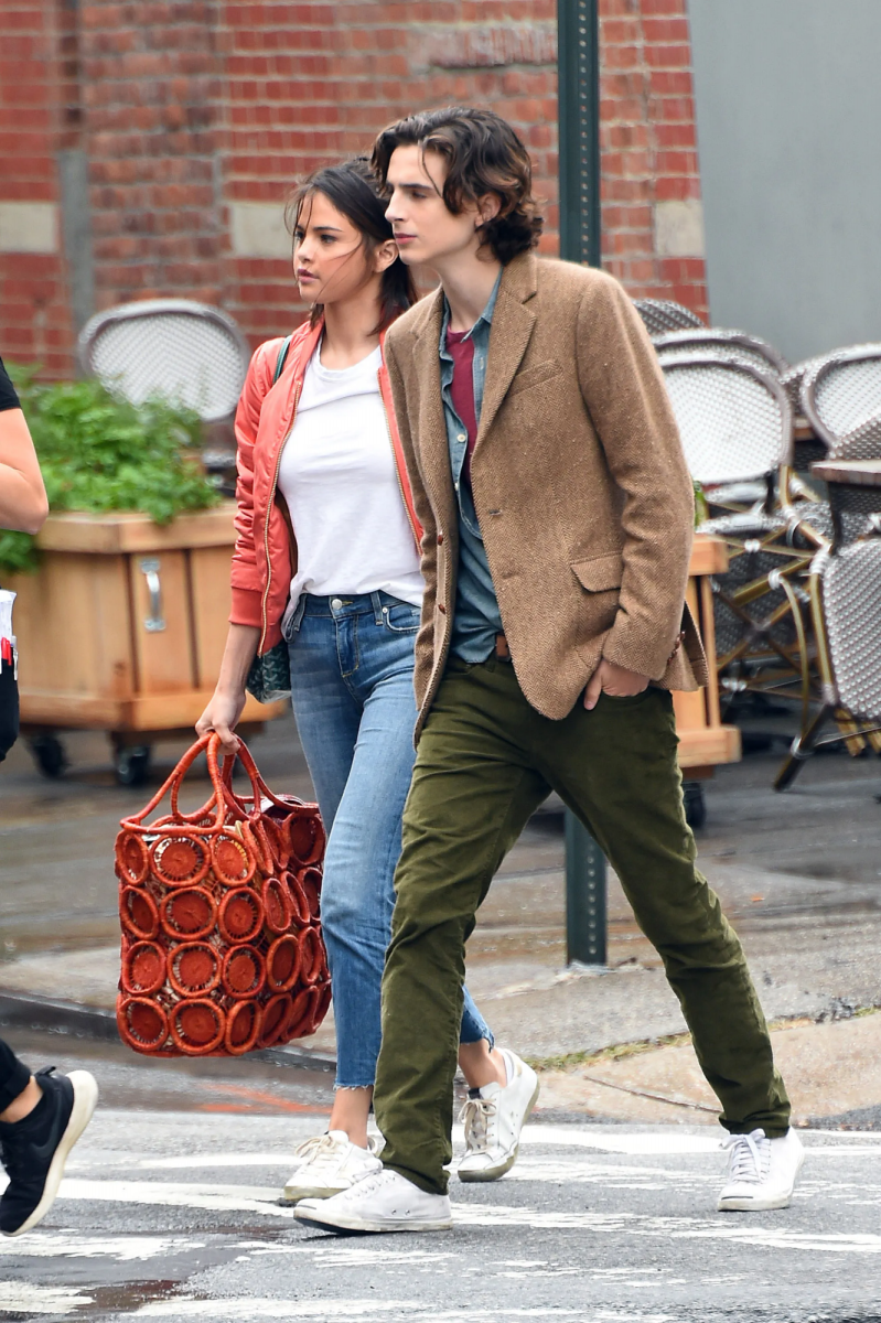 El actor también se pronuncio ante el mal entendido. “¿Selena y tú están bien?”, le preguntaron al protagonista de Wonka. Él respondió que sí. Posteriormente le cuestionarion si hay problemas entre Selena y Kylie, a lo que él rápidamente contestó que no.