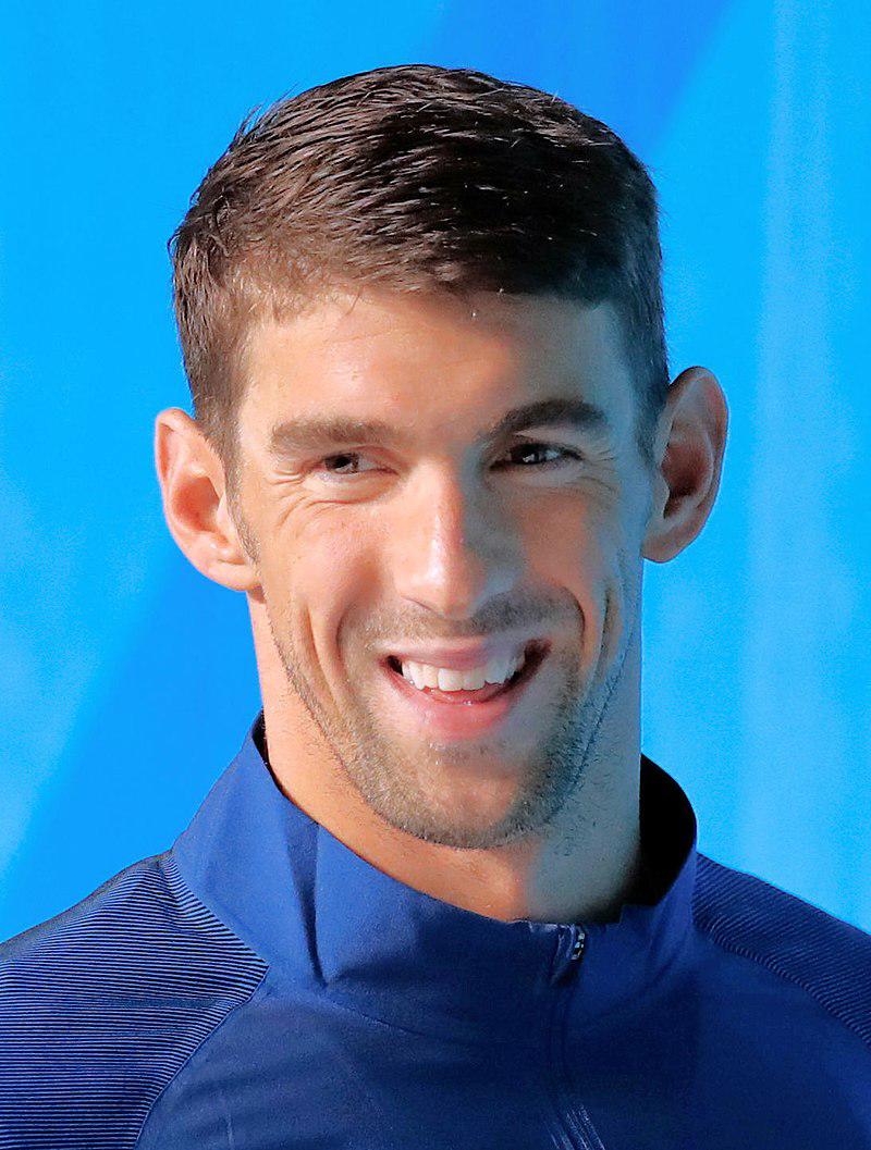 El nadador Michael Phelps también pasó por lo mismo que Moss: fue fotografiado consumiendo droga. El atleta tuvo que confirmar los rumores y pidió disculpas por su “falta de juicio” y “mal comportamiento”. Debido a ese incidente Kellogg’s terminó su contrato con él.