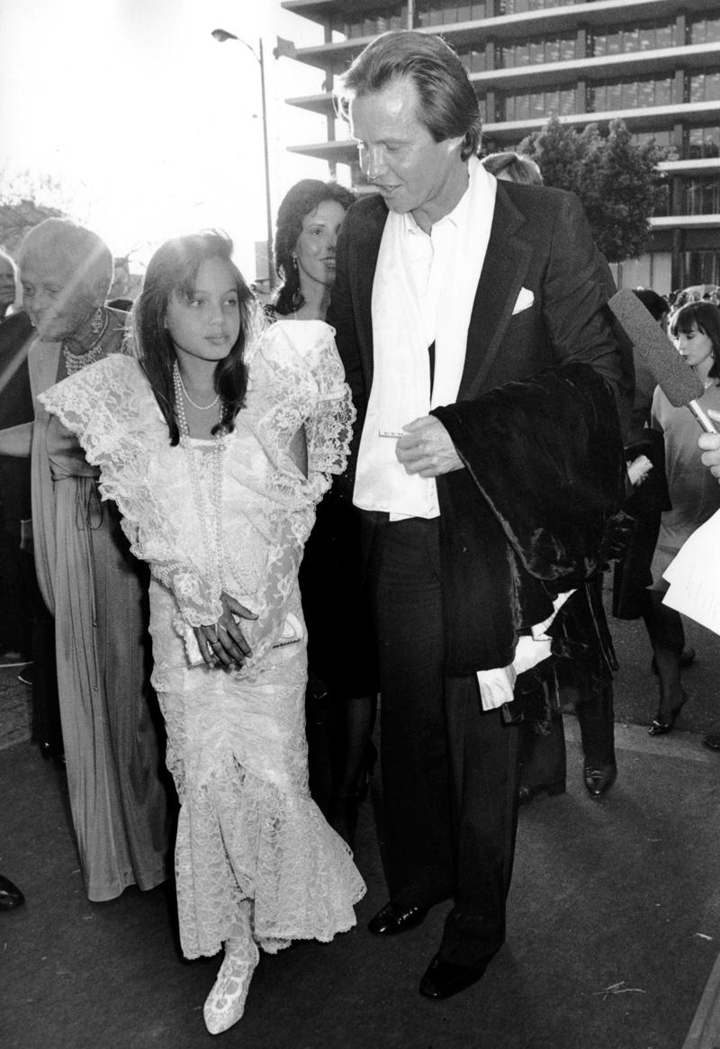 Angelina Jolie en los Premios Óscar 1986.
