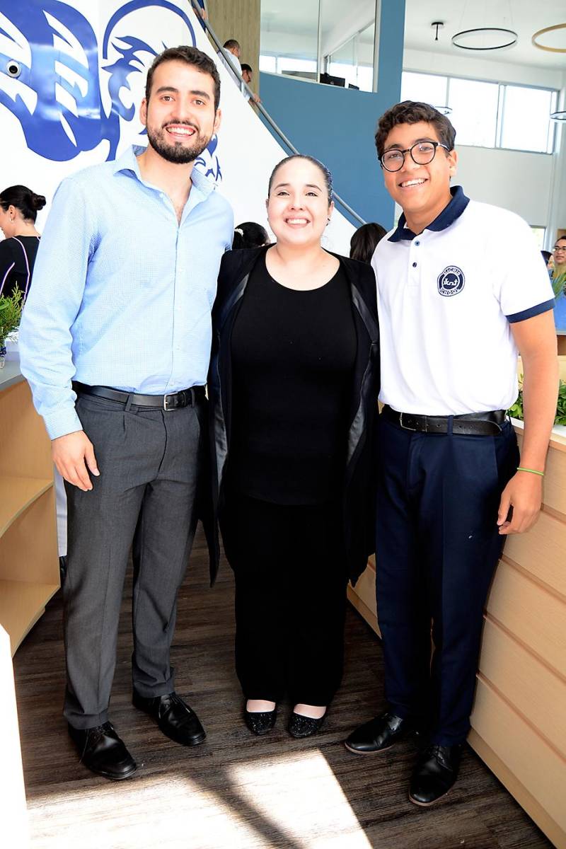 Reynaldo Rodríguez, Ileana Bermudez y Santiago Reconco
