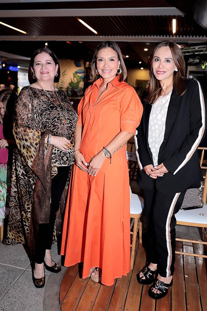 Carolina Carías, Vivi Montoya y Walesca Montoya.