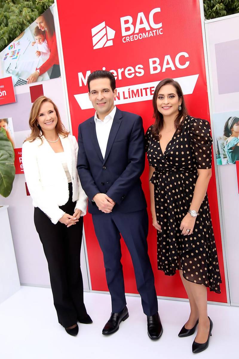 Gisela Sánchez, Carlos Handal y Valeria Ríos durante el lanzamiento del programa Mujeres BAC Sin Límites, que surge con el propósito de promover una sociedad más próspera, inclusiva y equitativa, que contribuya a la reactivación económica del país y que potencie la participación de las mujeres.