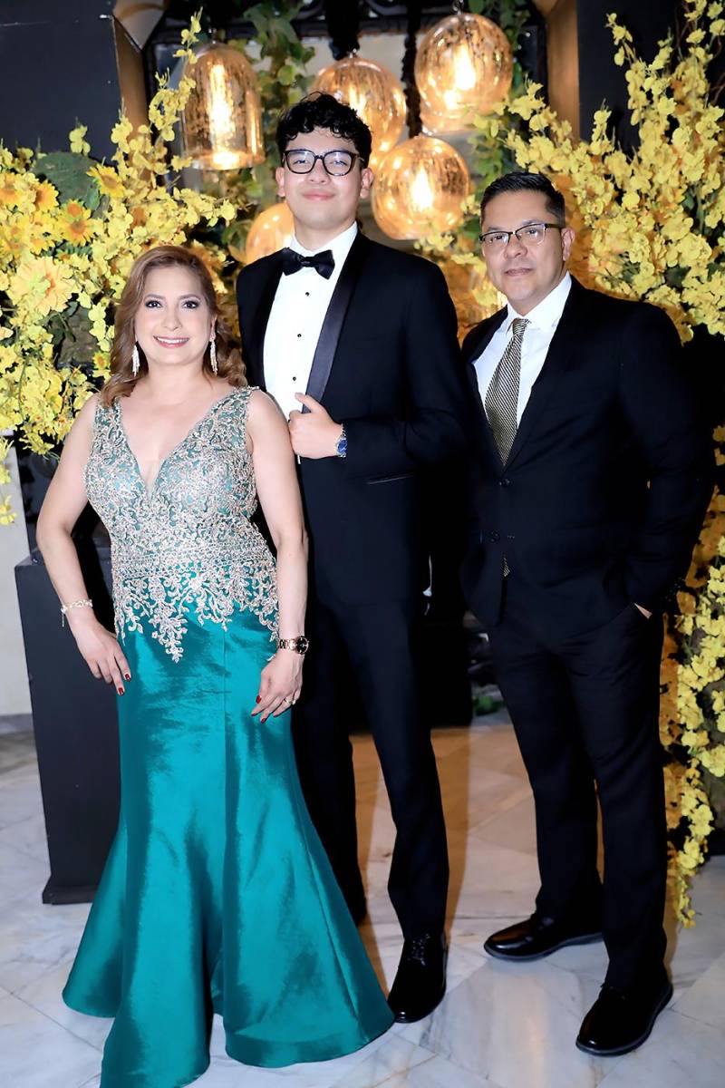 Invitados de la prom 2025 de La Estancia School