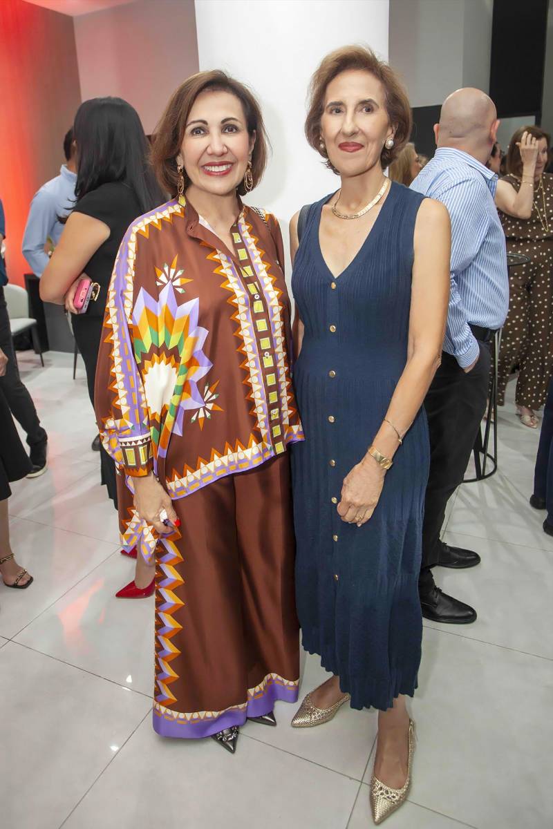 Carolina Canahuati y Lizzy Dumas.