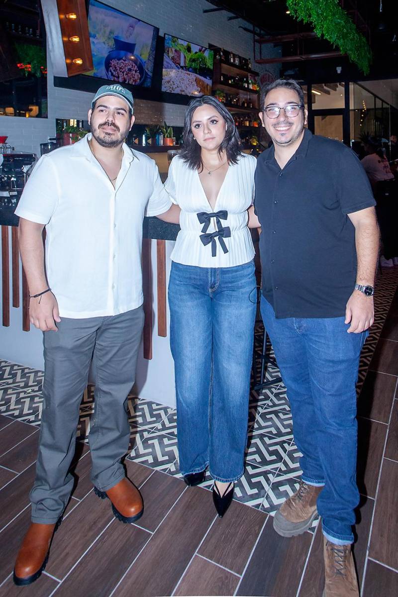 Grand opening de Tato’s Wings en Terravista Plaza