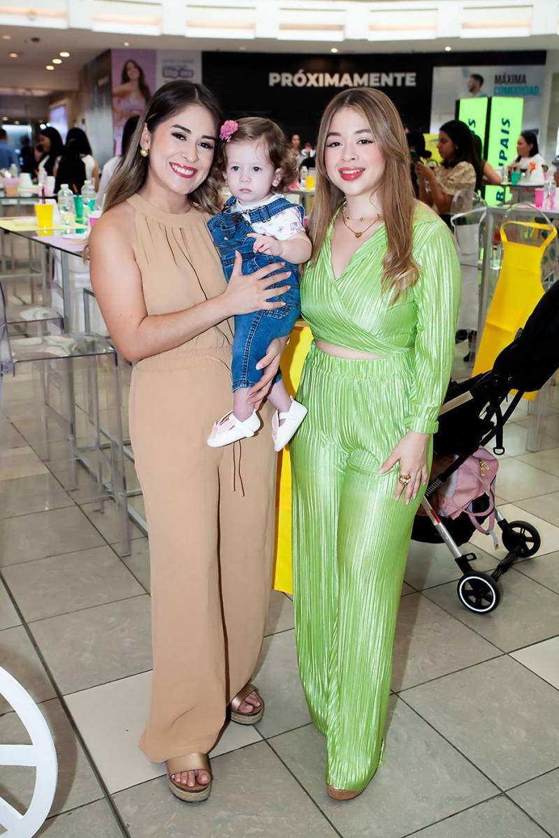 Karla e Ivanna López y Ashley Ortíz.
