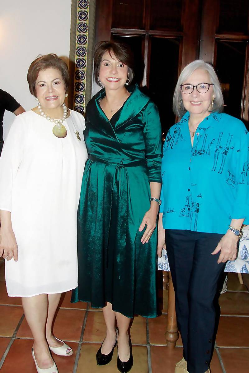 Elena Larios, Marisa Milla y Norma D’arcy.