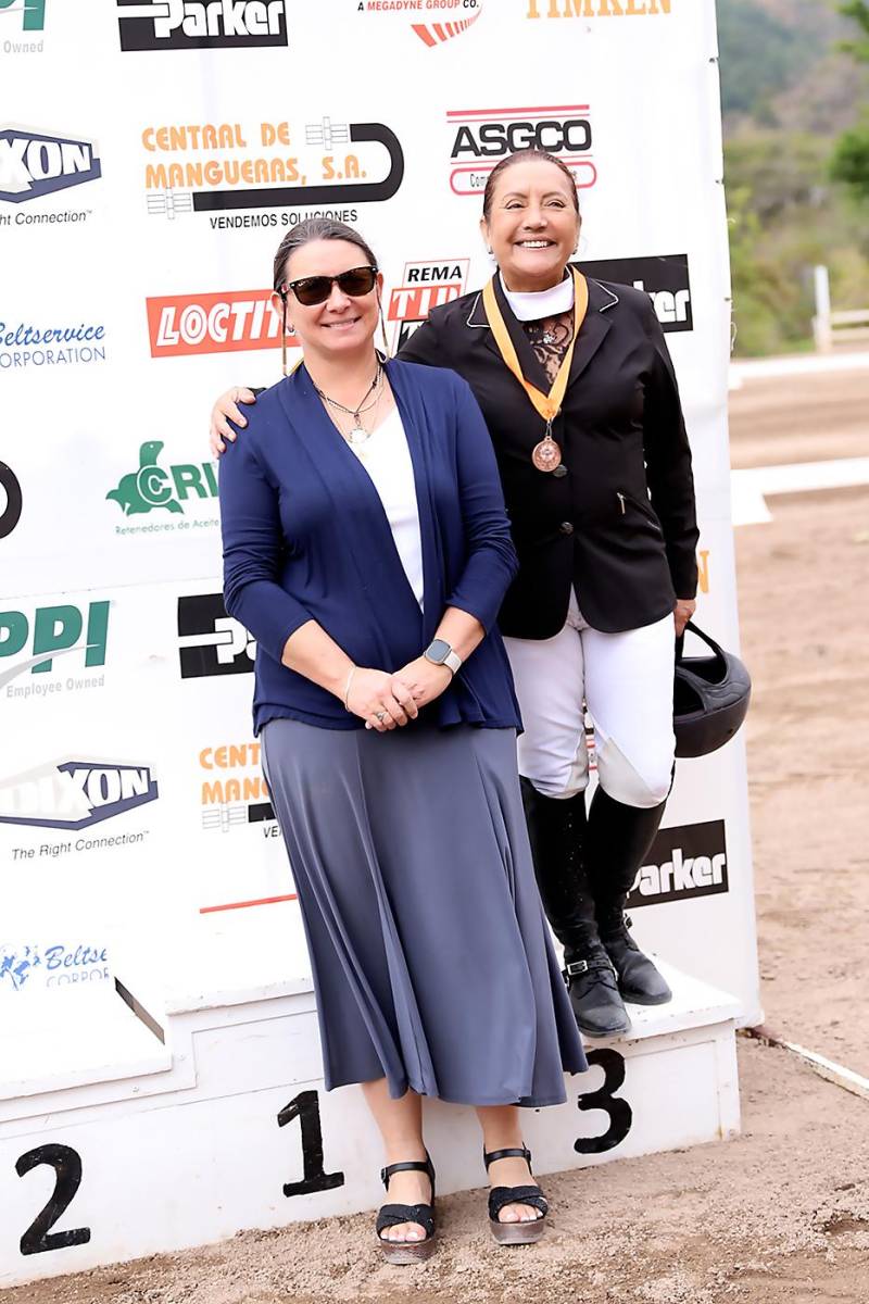 la juez Agniezka Majewska y Leticia Beuth