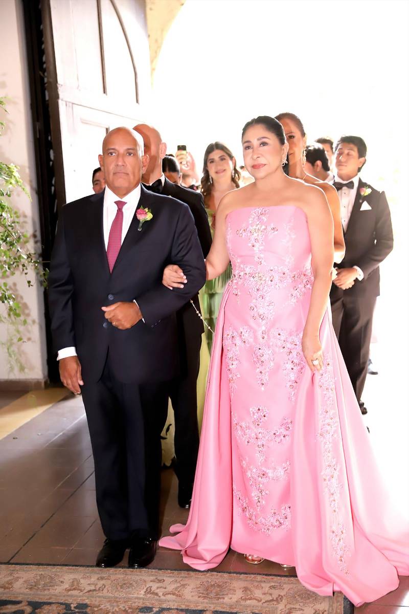 Así fue la boda eclesiástica de Ivana Lagos y Jacobo Waincier Canahuati