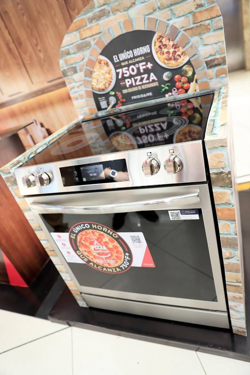La nueva Frigidaire Pizza Range.
